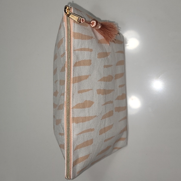 Makeup Bag / Toiletries Pouch - Picture 4 of 10